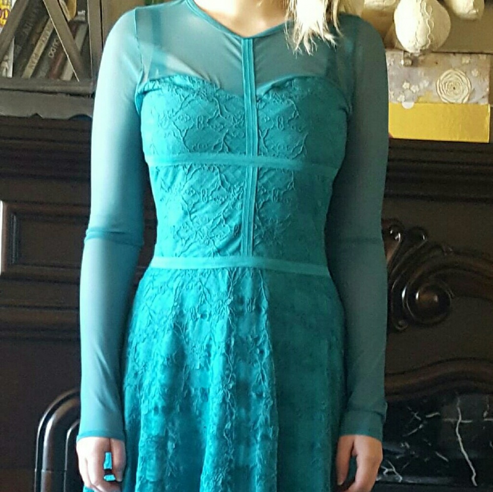 Dress - Picture 2 of 4